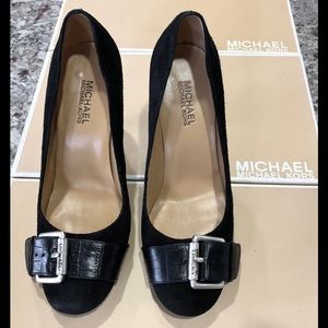 Michael Kors GWEN Belted Pumps Black Suede - 7.5